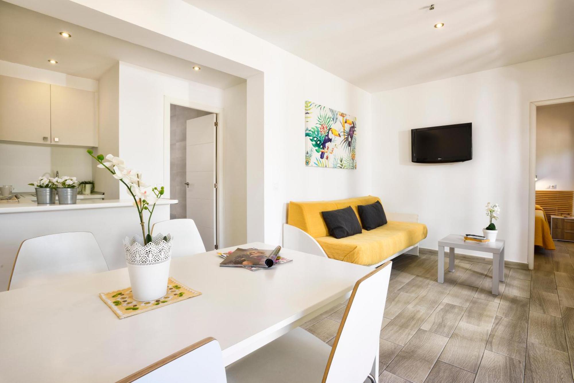 Naika Studios & Apartments Palmanova Екстериор снимка