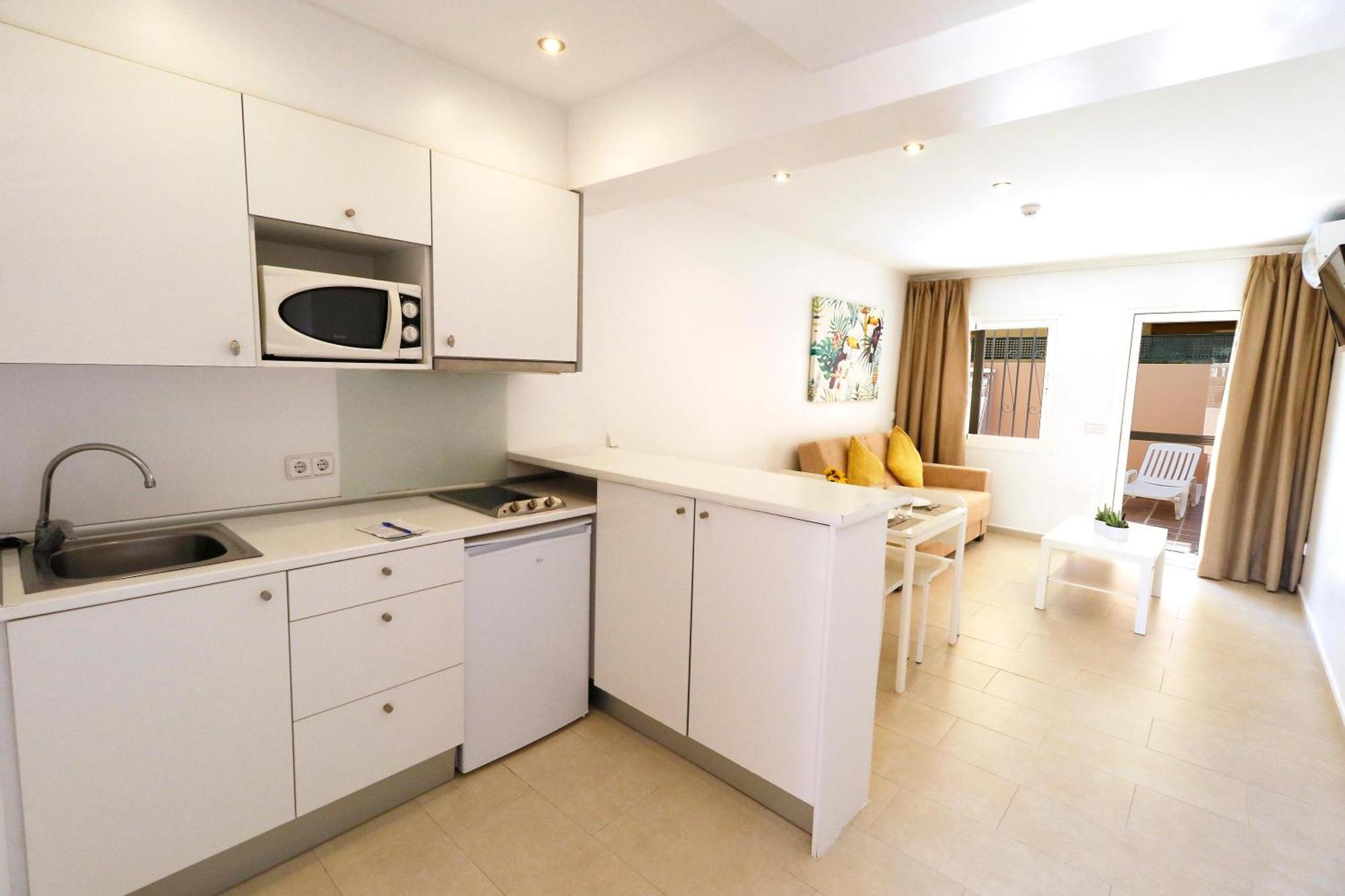 Naika Studios & Apartments Palmanova Екстериор снимка