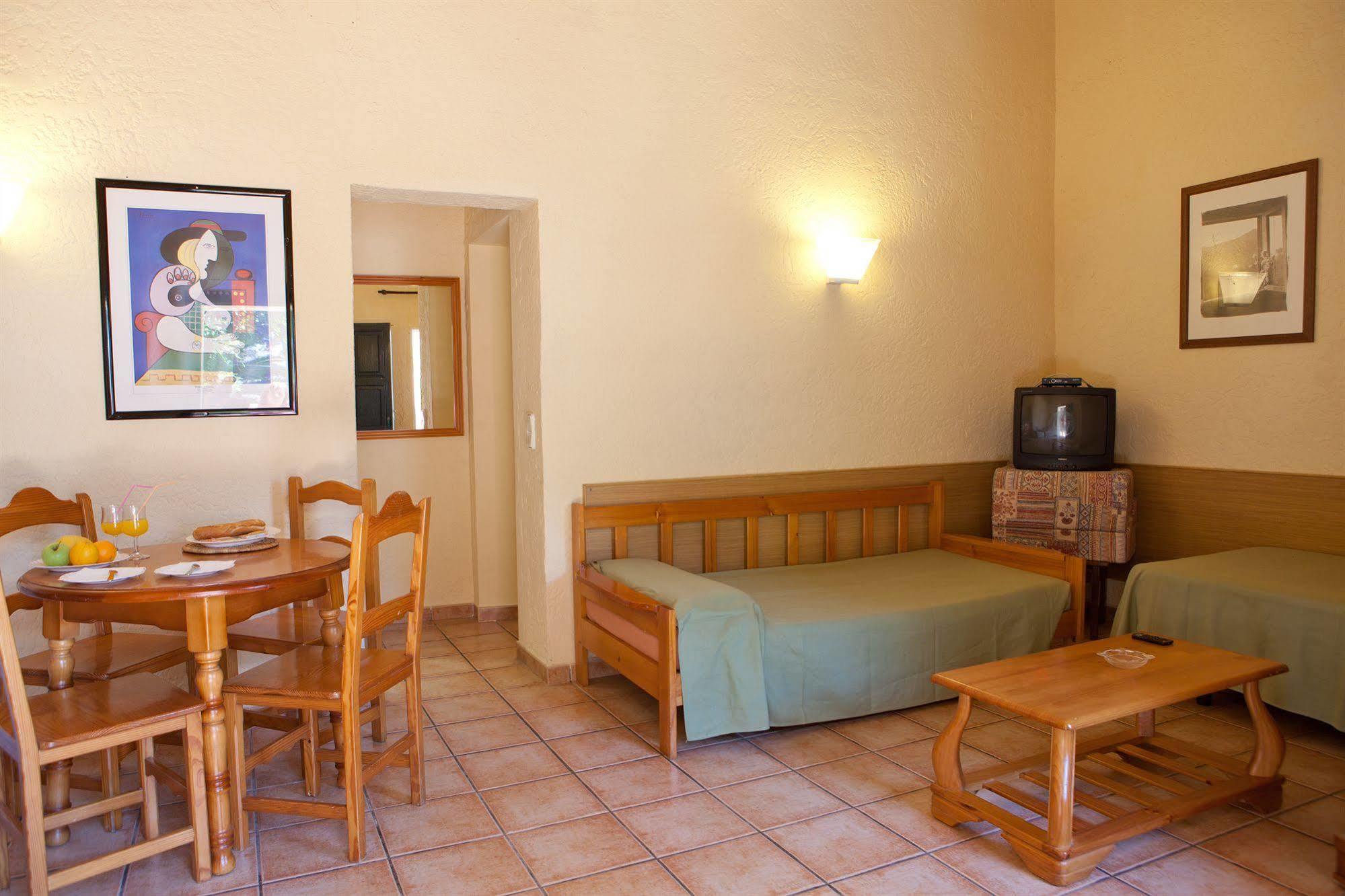 Naika Studios & Apartments Palmanova Екстериор снимка