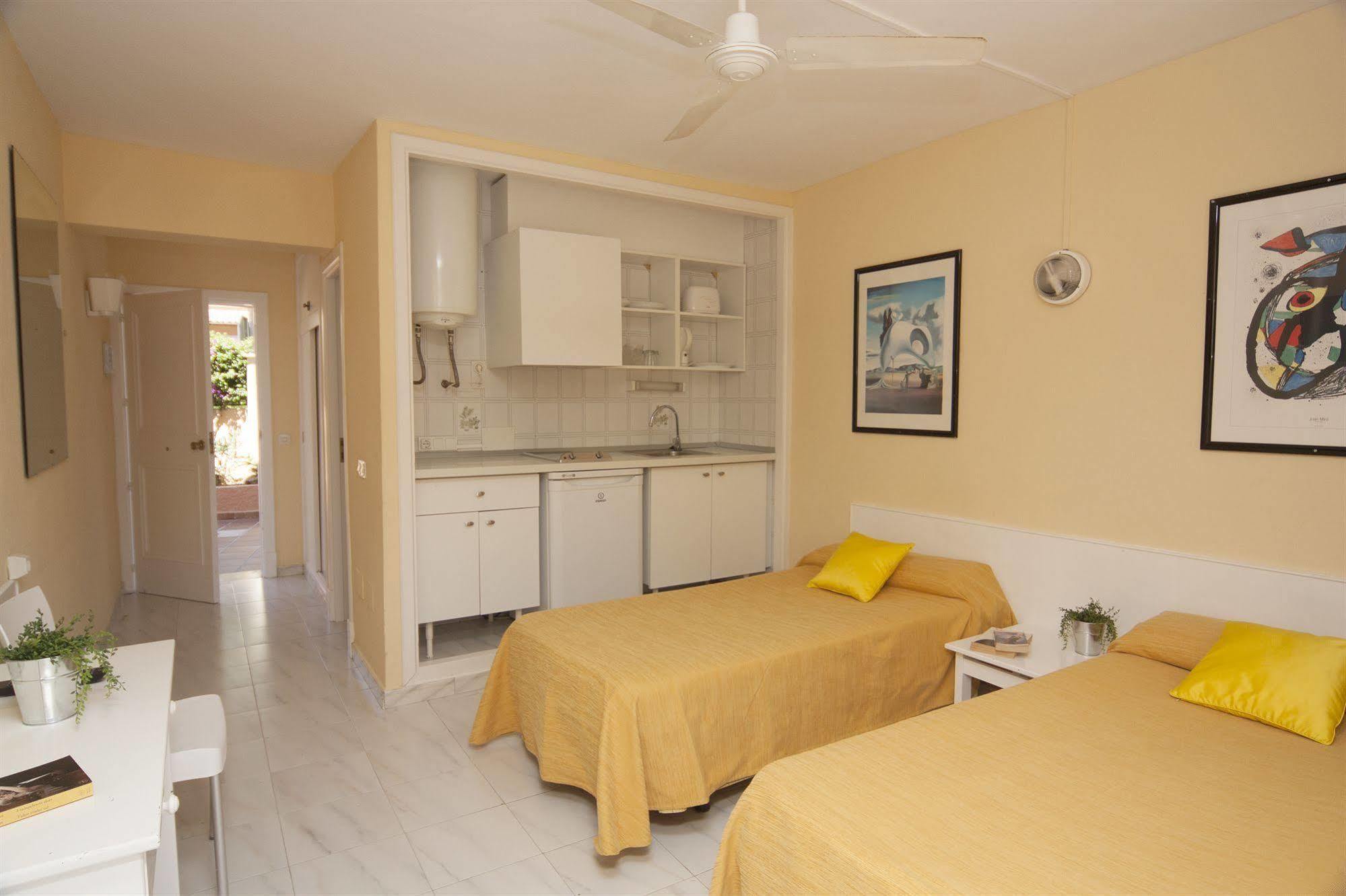 Naika Studios & Apartments Palmanova Екстериор снимка