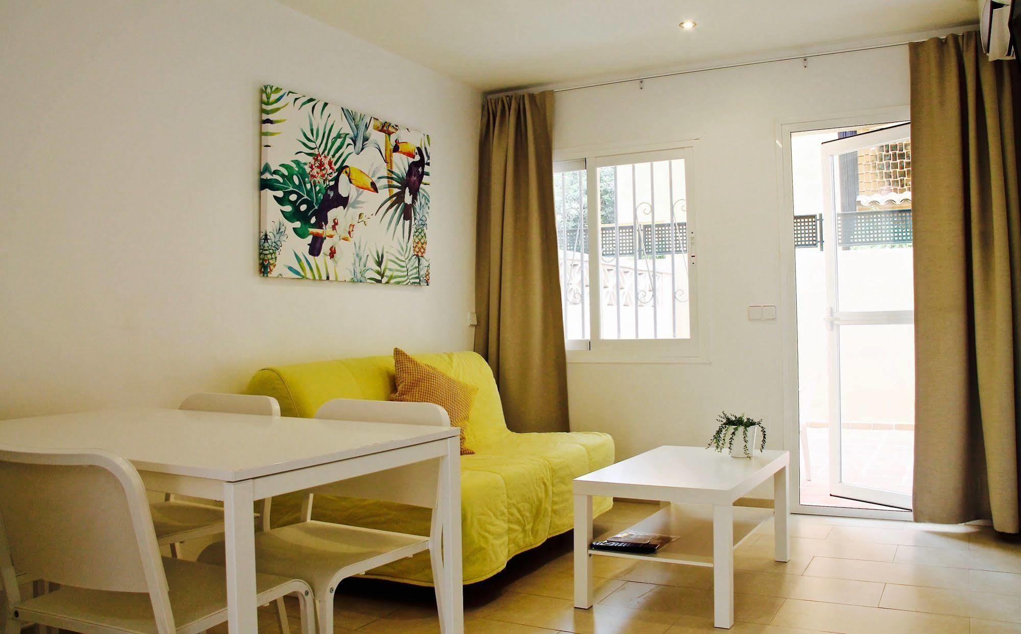 Naika Studios & Apartments Palmanova Екстериор снимка