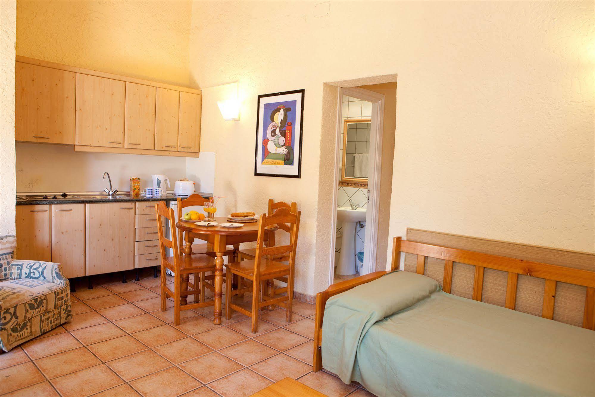 Naika Studios & Apartments Palmanova Екстериор снимка