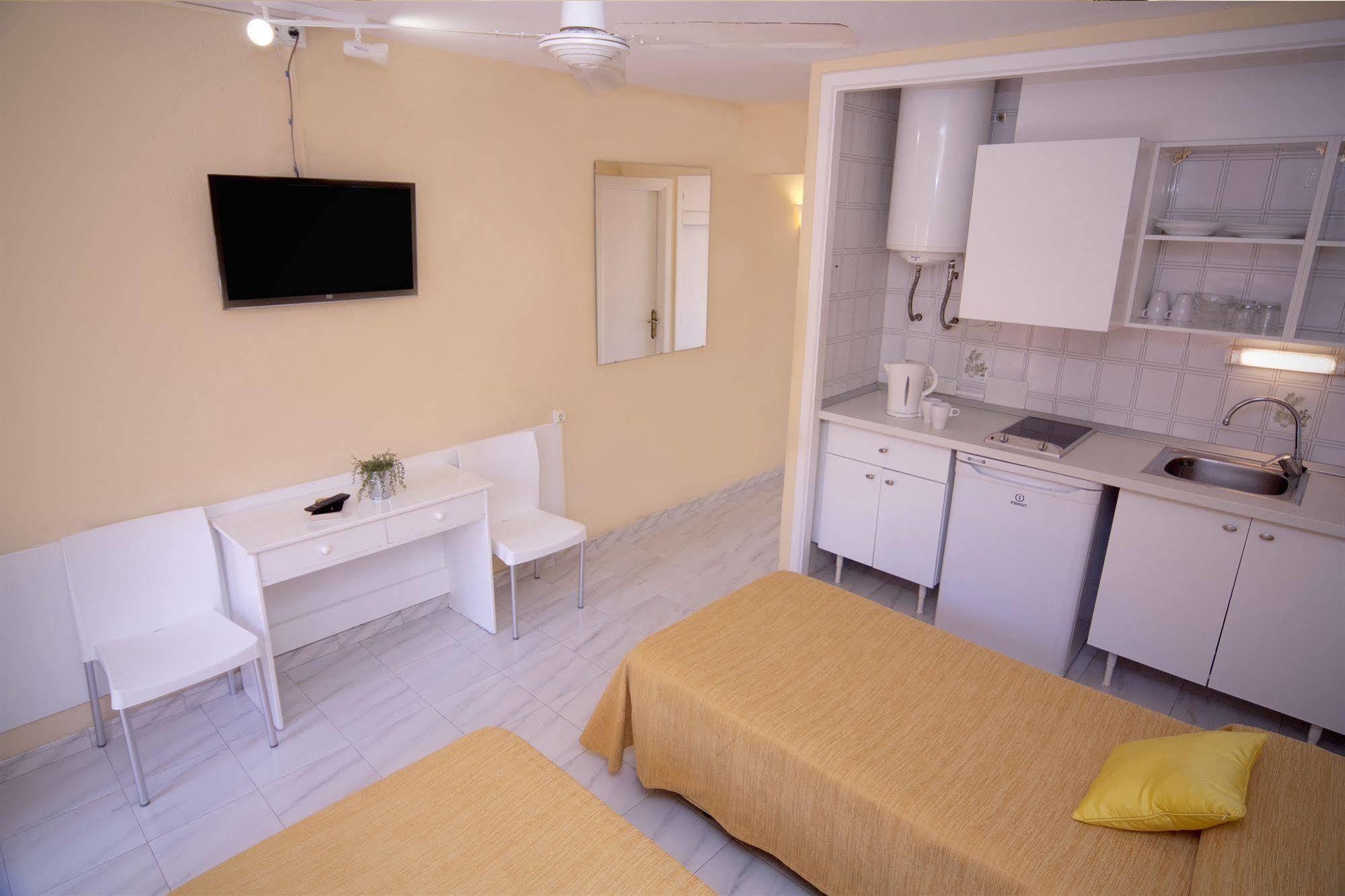 Naika Studios & Apartments Palmanova Екстериор снимка